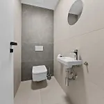아파트 River View - Parking & Access
