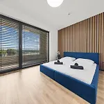 아파트 River View - Parking & Access