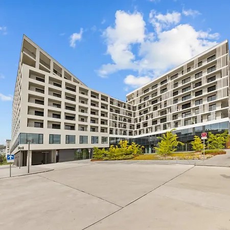 Apartment River View - Parking & Access