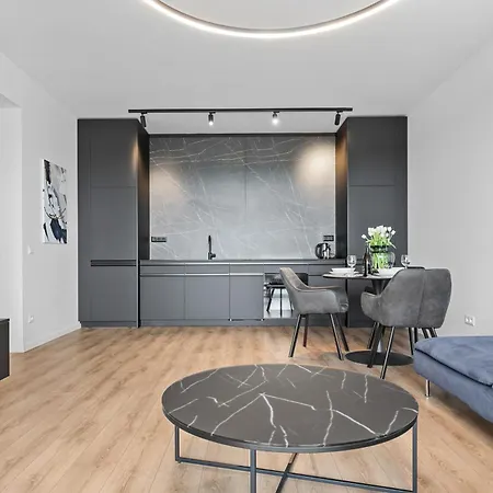 River View - Parking & Access Apartament Bratislava